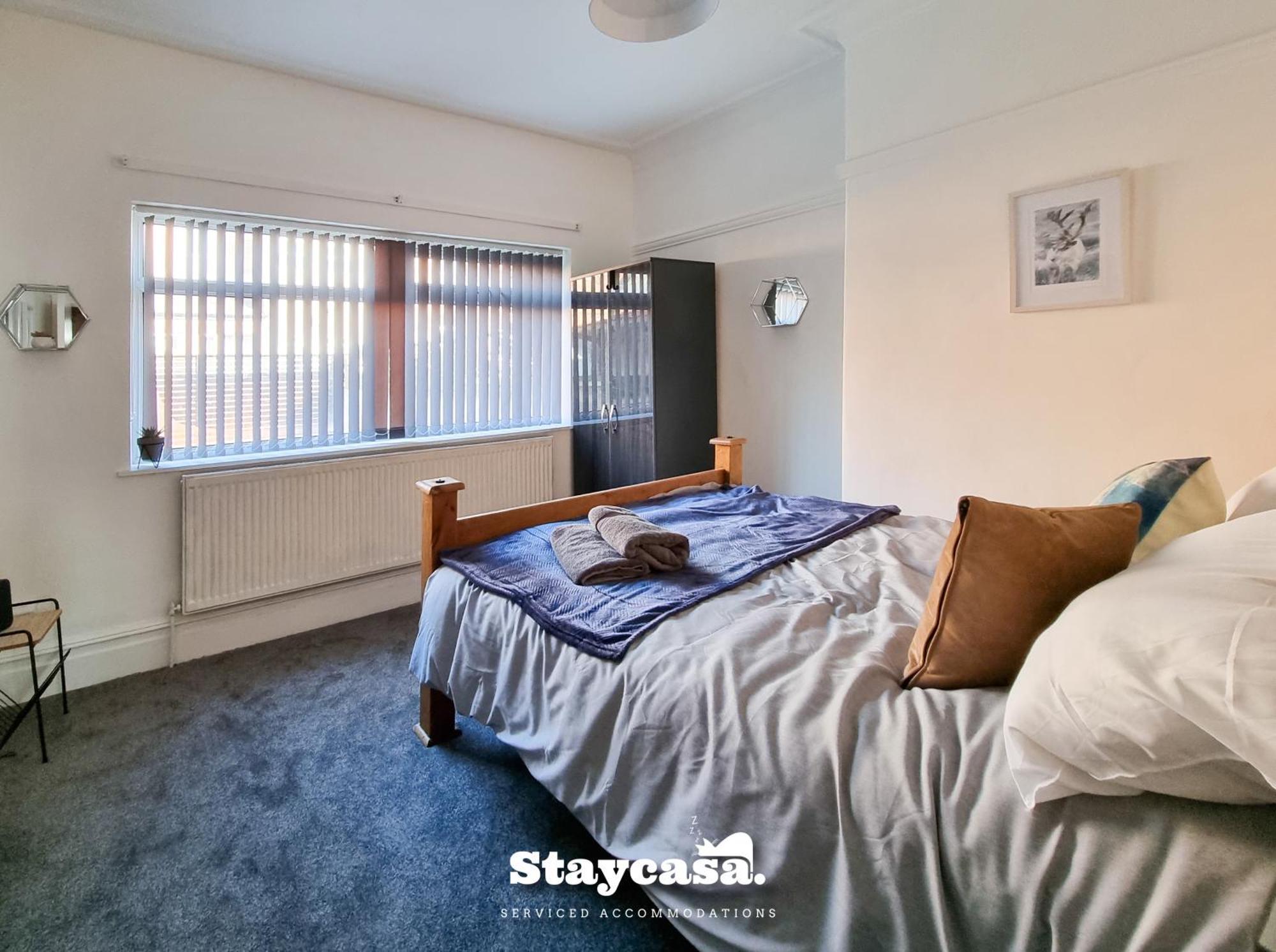 Holiday home Spacious 6-Bed With Large Patio And Free Parking