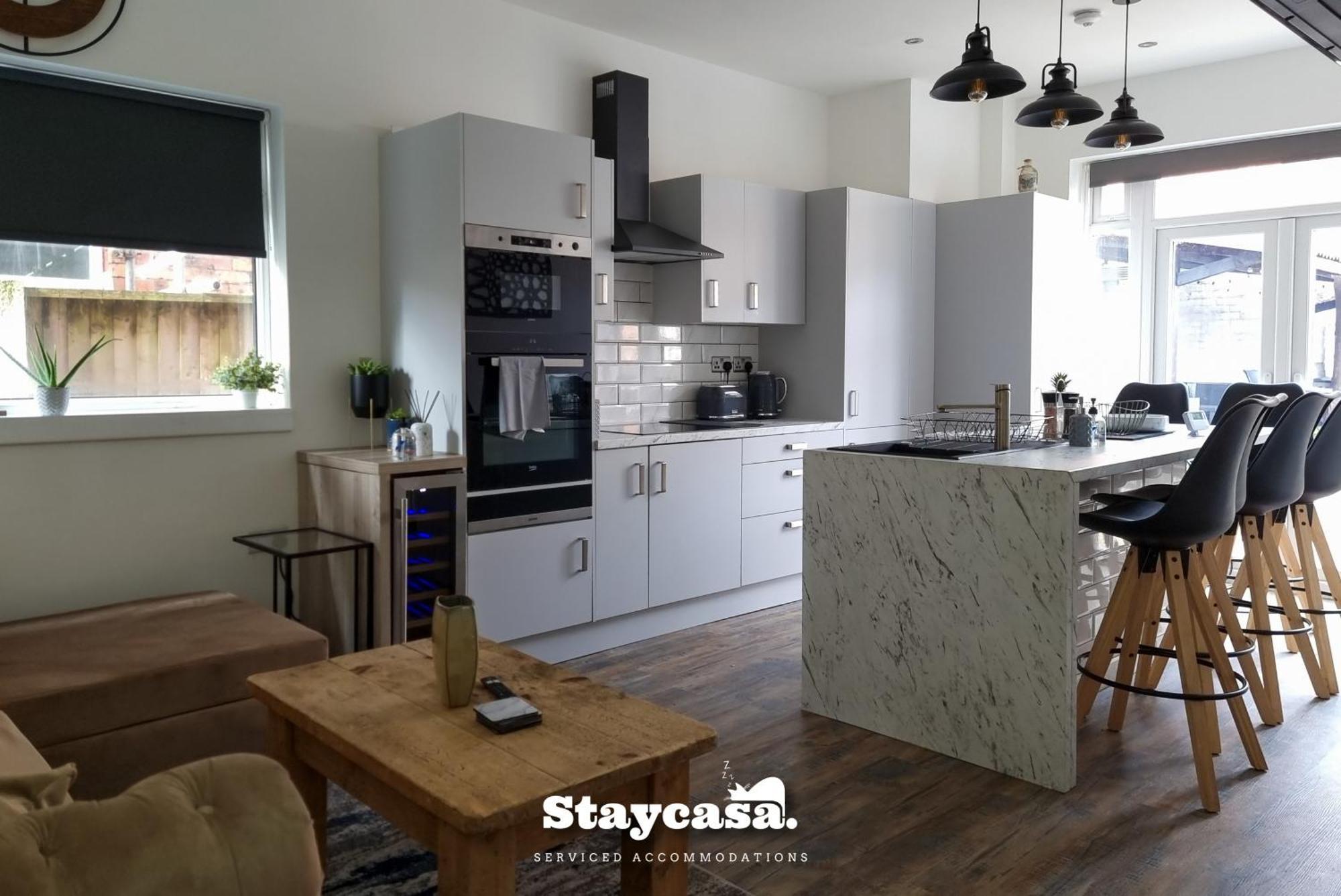 Spacious 6-bed With Large Patio And Free Parking Casa vacanze Manchester