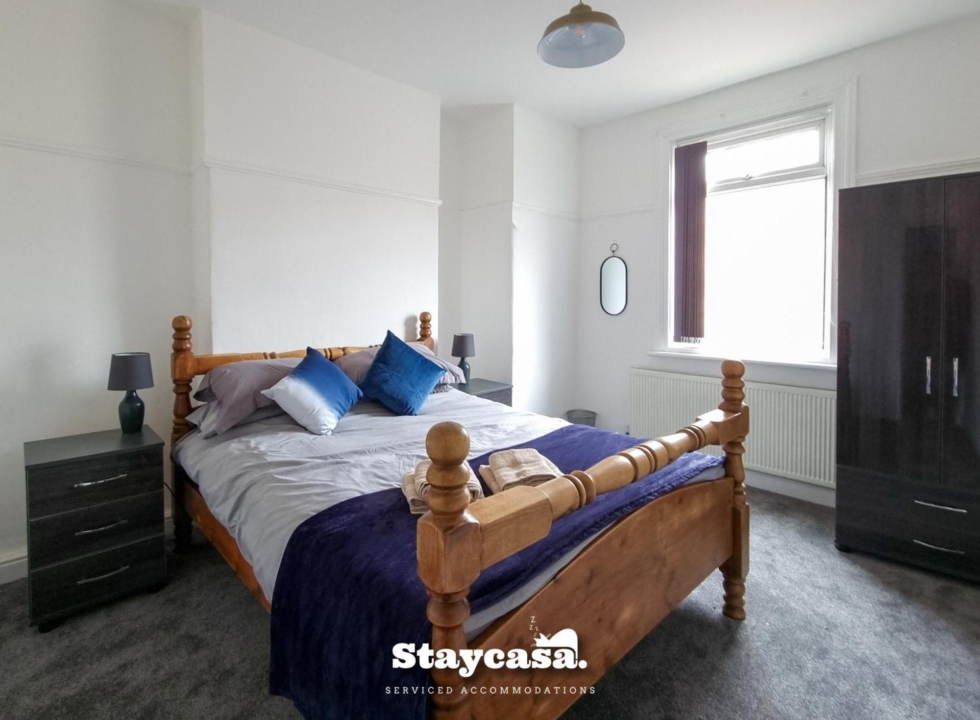 Spacious 6-bed With Large Patio And Free Parking Casa vacanze